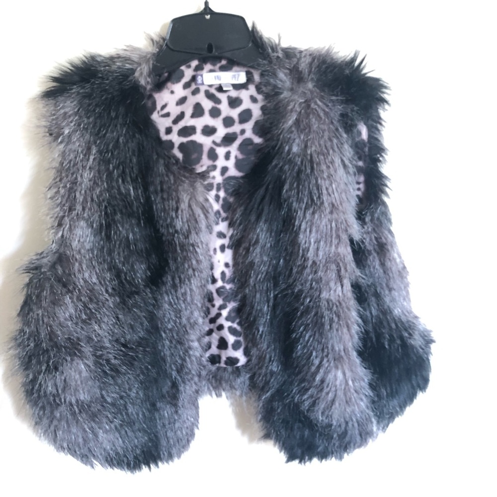 Jennifer Lopez faux fur vest